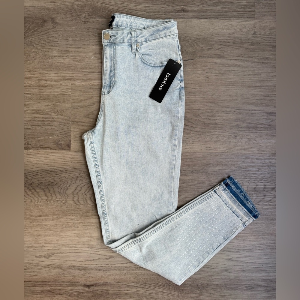 *NWT* Bebe Women’s High Waist Light Wash Jeans Size 32